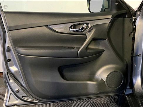 Used 2019 Nissan Rogue SV AWD/4WD image 25
