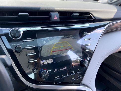 Used 2020 Toyota Camry XLE w/ Sunroof Package FWD image 26