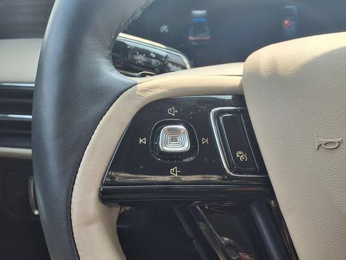 Used 2025 Lincoln Corsair Reserve FWD image 15
