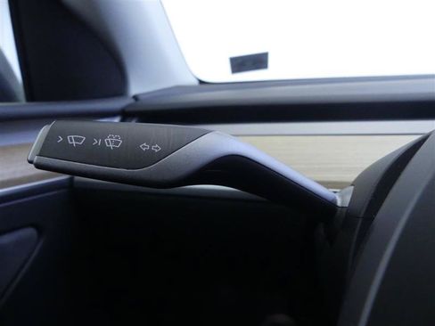 Used 2024 Tesla Model Y 2WD image 20