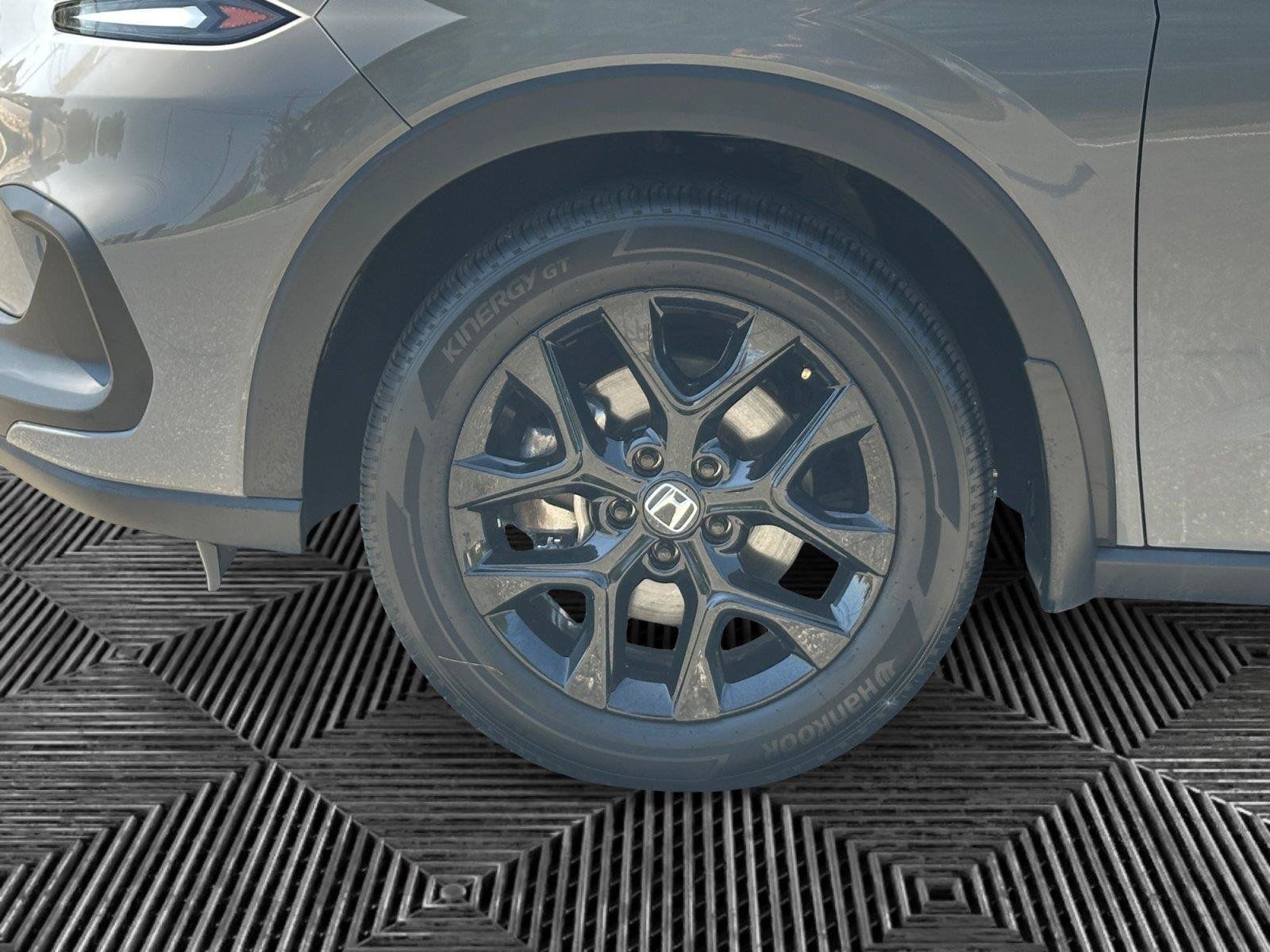 Certified 2025 Honda HR-V Sport image 9