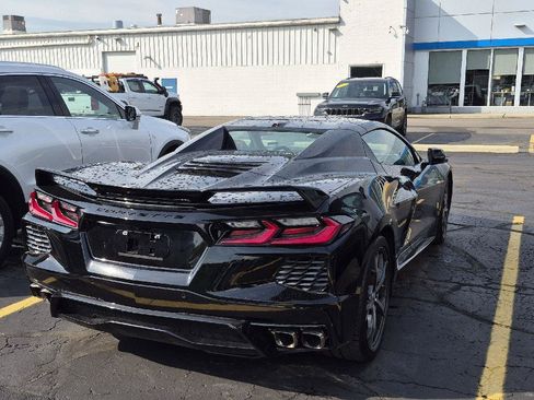 Used 2021 Chevrolet Corvette Stingray Premium Conv w/ Z51 Performance Package RWD image 3