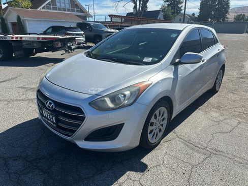Used 2017 Hyundai Elantra GT FWD image 1