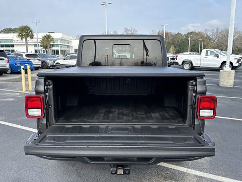 Used 2023 Jeep Gladiator Overland w/ Cold Weather Group image 14