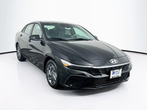 New 2026 Hyundai Elantra Hybrid FWD image 1