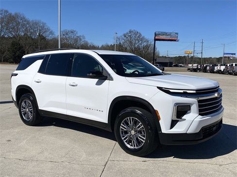 Certified 2025 Chevrolet Traverse LT image 9