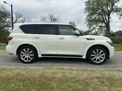 Used 2014 INFINITI QX80 4WD w/ Deluxe Touring Package image 4