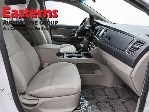 Used 2020 Kia Sedona LX FWD image 22