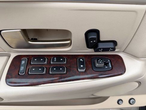 Used 2006 Lincoln Town Car Signature image 19