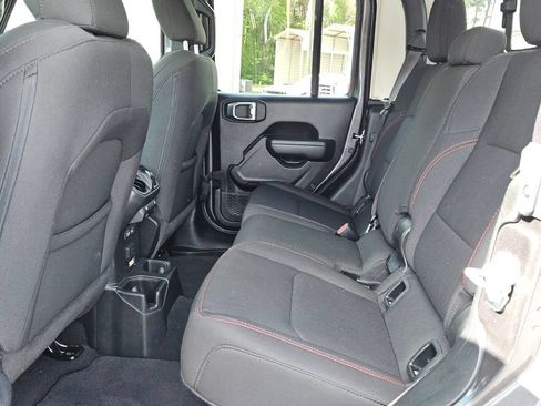 Used 2023 Jeep Gladiator Rubicon AWD/4WD image 11
