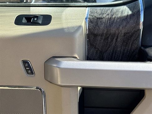 Used 2017 Ford F250 Lariat w/ Chrome Package image 32