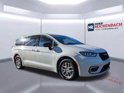 Used 2024 Chrysler Pacifica Touring-L