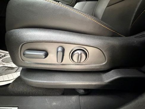 Used 2022 Chevrolet Equinox Premier AWD/4WD image 25