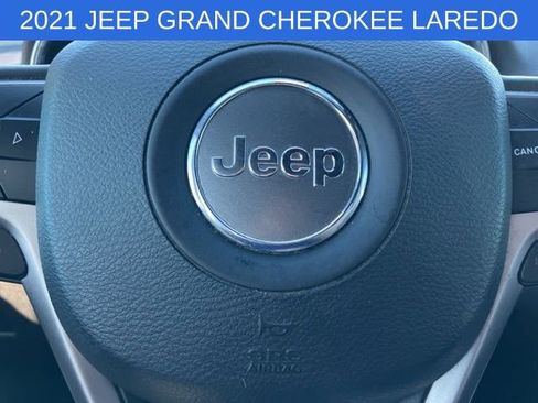 Used 2021 Jeep Grand Cherokee Laredo image 27