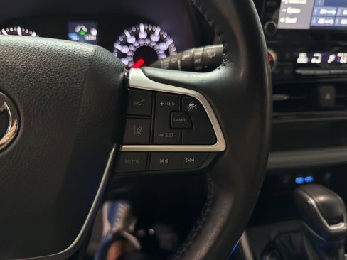 Used 2022 Toyota Highlander LE image 29