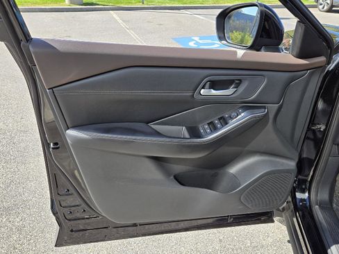 Used 2023 Nissan Rogue SV w/ SV Premium B Package image 10