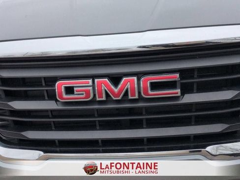 Used 2024 GMC Terrain SLE w/ Driver Convenience Package AWD/4WD image 9
