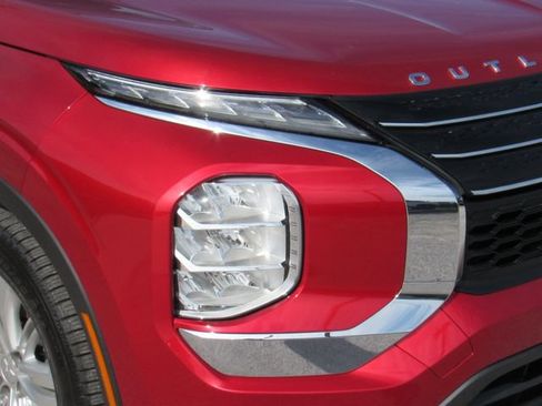 Used 2023 Mitsubishi Outlander ES FWD image 9