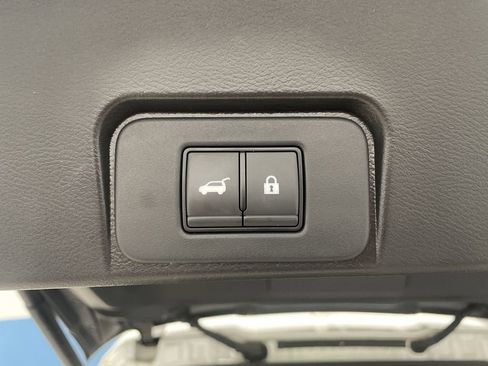 Used 2023 Nissan Rogue SL w/ SL Premium Package image 17