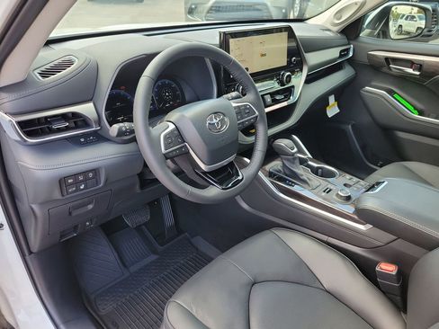 New 2026 Toyota Highlander Limited AWD/4WD image 16