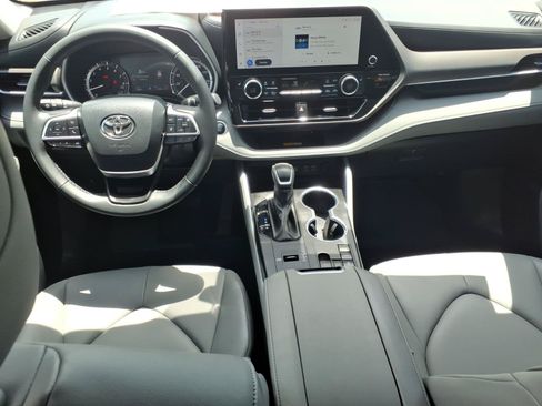 Certified 2024 Toyota Highlander XLE FWD image 13