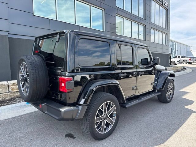 Used 2023 Jeep Wrangler Unlimited Sahara w/ Cold Weather Group AWD/4WD image 3