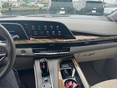 Certified 2022 Cadillac Escalade Sport Platinum AWD/4WD image 9