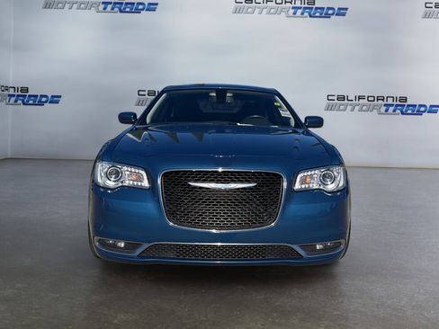 Used 2021 Chrysler 300 Touring w/ Driver Convenience Group image 2