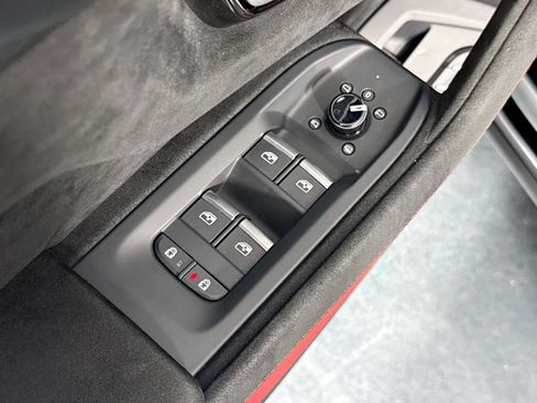 Used 2023 Lamborghini Urus Performante AWD/4WD image 22