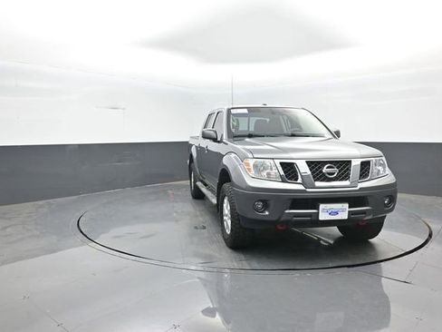Used 2018 Nissan Frontier SV AWD/4WD image 2