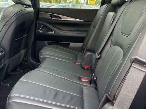 Used 2025 INFINITI QX60 Luxe FWD image 3
