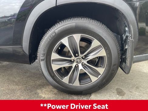 Used 2020 Toyota Highlander XLE AWD/4WD image 14