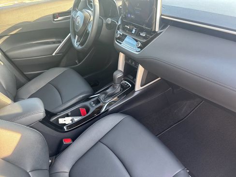 Used 2025 Toyota Corolla Cross XLE AWD/4WD image 17