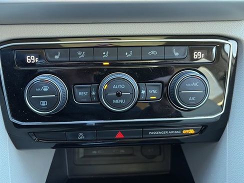 Certified 2023 Volkswagen Atlas SE w/ Panoramic Sunroof Package image 24