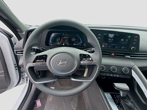 New 2026 Hyundai Elantra SE FWD image 8