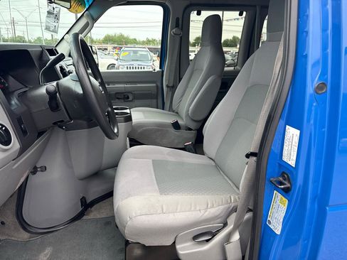 Used 2014 Ford E-350 and Econoline 350 XLT image 12
