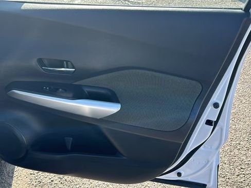 Used 2018 Nissan Kicks SV image 10