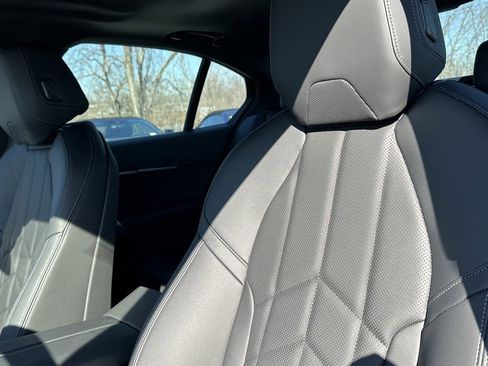 Used 2025 BMW 530i xDrive 530i xDrive w/ Premium Package image 18