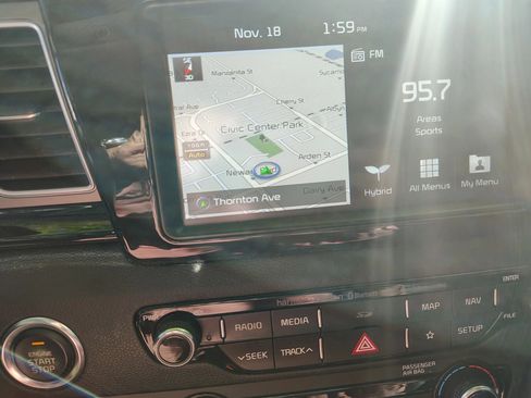 Used 2019 Kia Niro Touring image 14