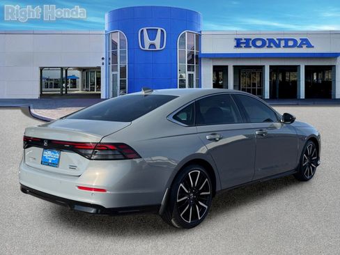 Used 2025 Honda Accord Touring image 8