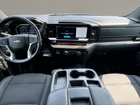 Used 2022 Chevrolet Silverado 1500 LT AWD/4WD image 8