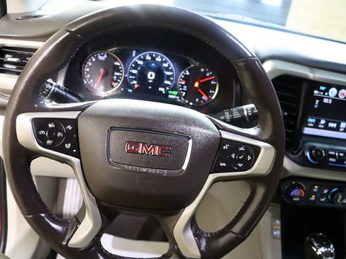 Used 2019 GMC Acadia Denali w/ Technology Package FWD image 39
