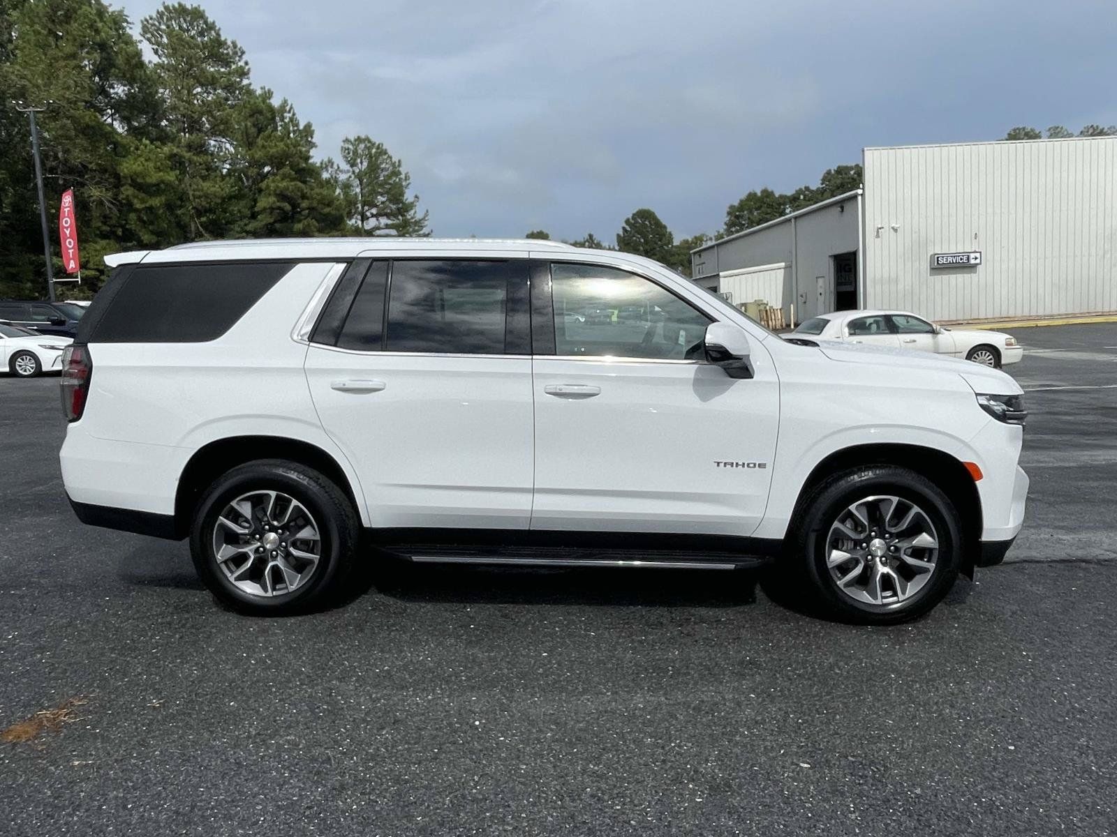 Used 2024 Chevrolet Tahoe LT w/ Luxury Package RWD image 2