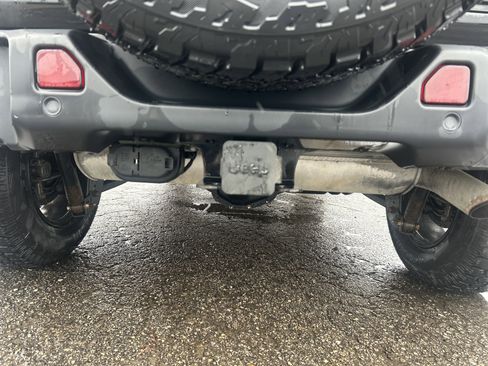 Used 2018 Jeep Wrangler Unlimited Sahara image 24