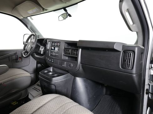 Used 2016 Chevrolet Express 2500 RWD image 18