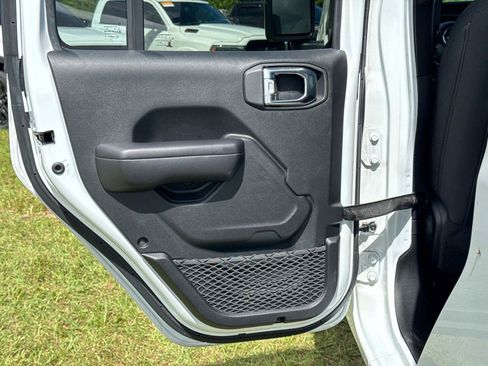 Used 2020 Jeep Gladiator Sport w/ Quick Order Package 24S image 15