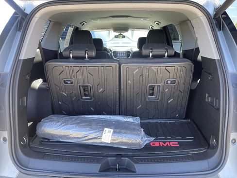 Used 2023 GMC Acadia SLE w/ Driver Convenience Package FWD image 40