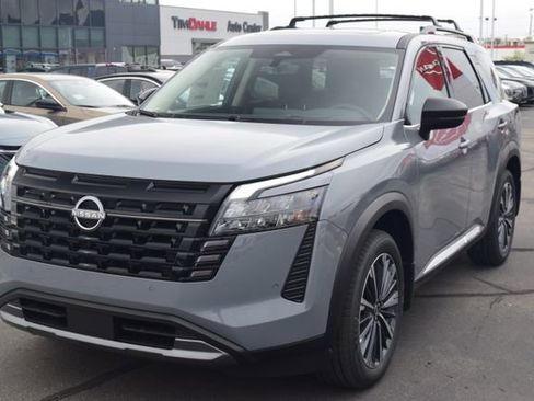 New 2026 Nissan Pathfinder Platinum AWD/4WD image 3