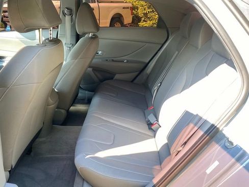 Used 2023 Hyundai Elantra SEL FWD image 9
