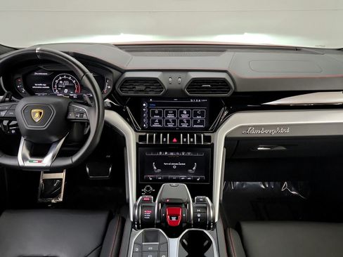 Used 2022 Lamborghini Urus AWD/4WD image 33